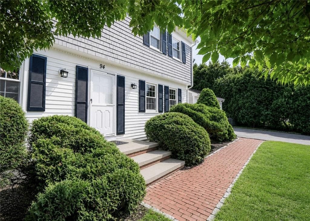 Single Family Residence at 94 Ferreira Terrace, Portsmouth, photo 3 of 50