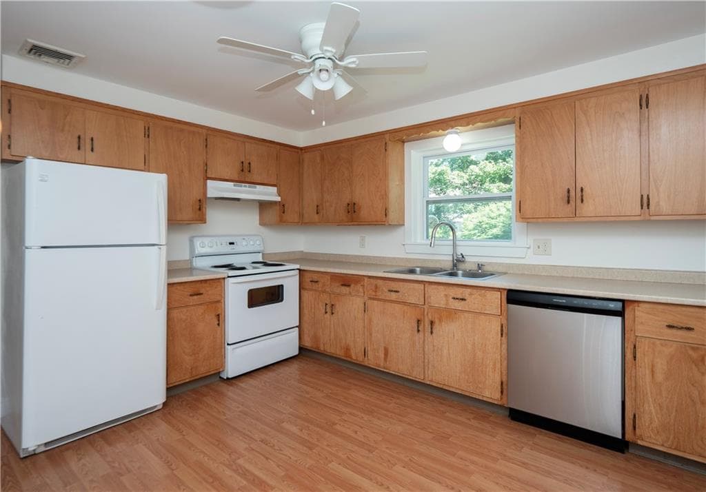 Single Family Residence at 94 Ferreira Terrace, Portsmouth, photo 19 of 50