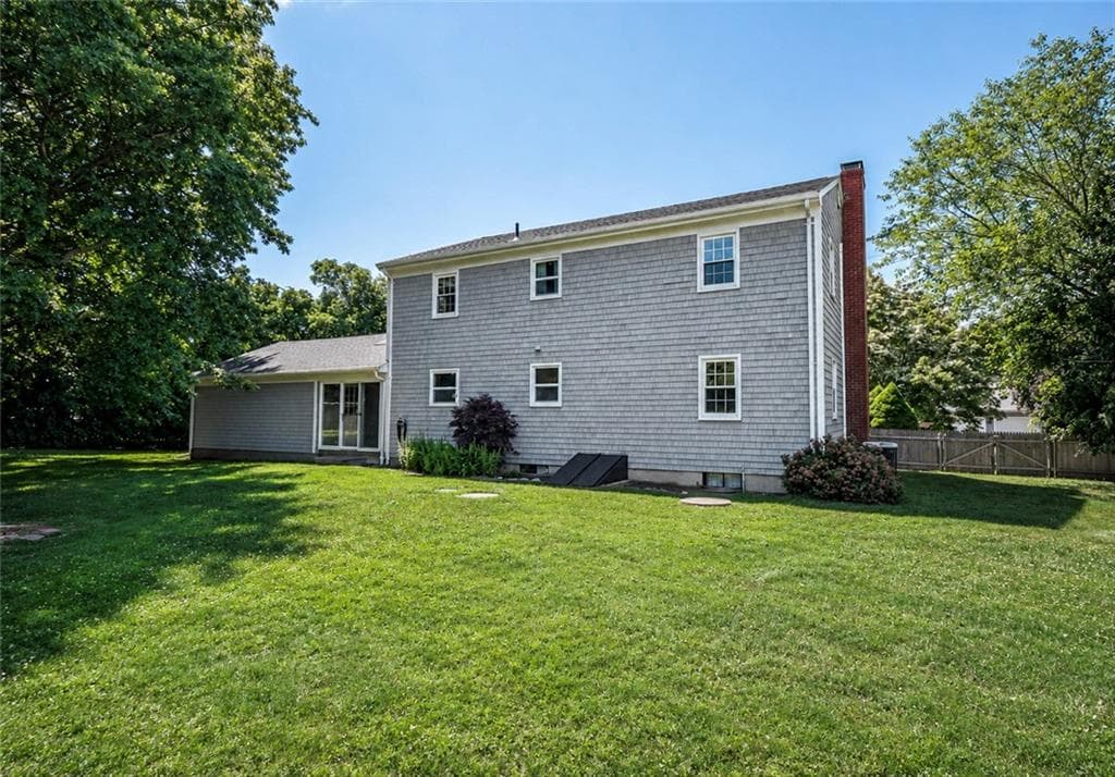 Single Family Residence at 94 Ferreira Terrace, Portsmouth, photo 4 of 50