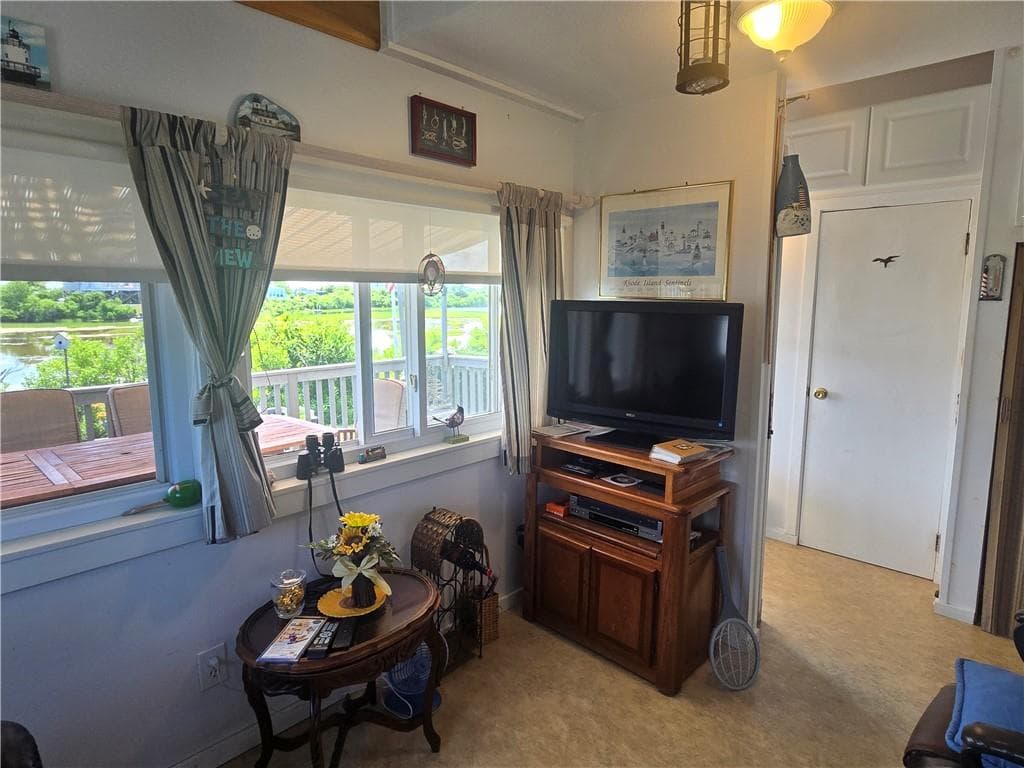 725 H Succotash Road photo 8