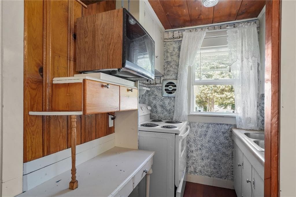 1304 New London Avenue photo 30