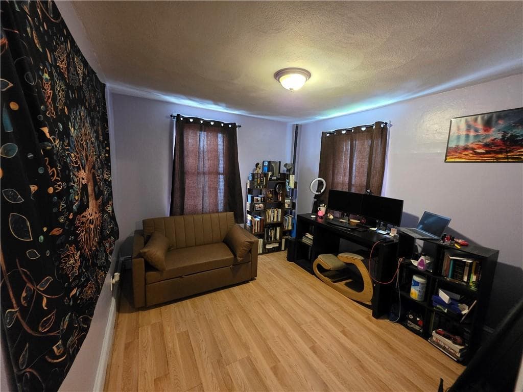 422 East Avenue photo 4