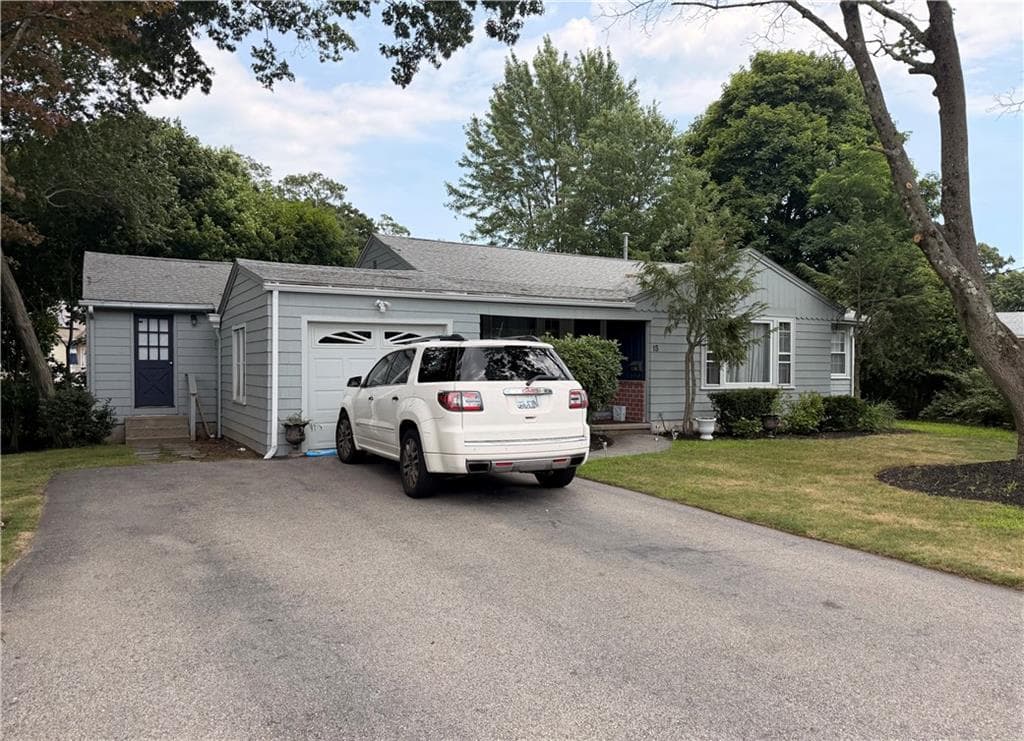 Single Family Residence at 15 Sarah Teft Drive, Warwick, photo 2 of 13