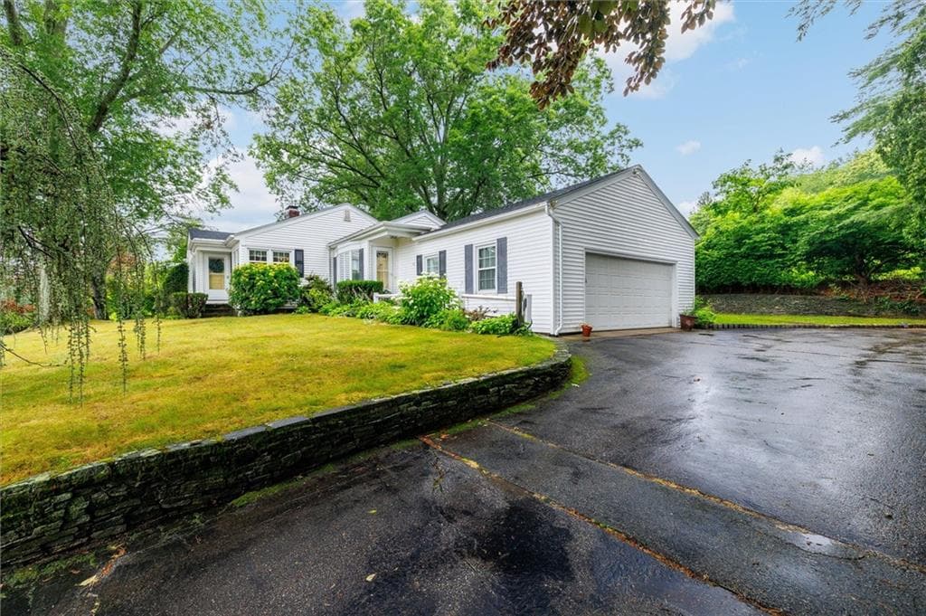 95 Priscilla Drive photo 3