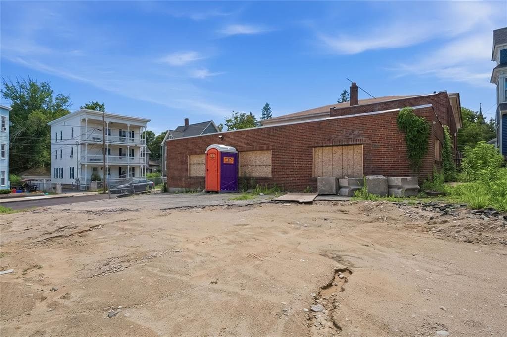 76 Providence Street photo 32