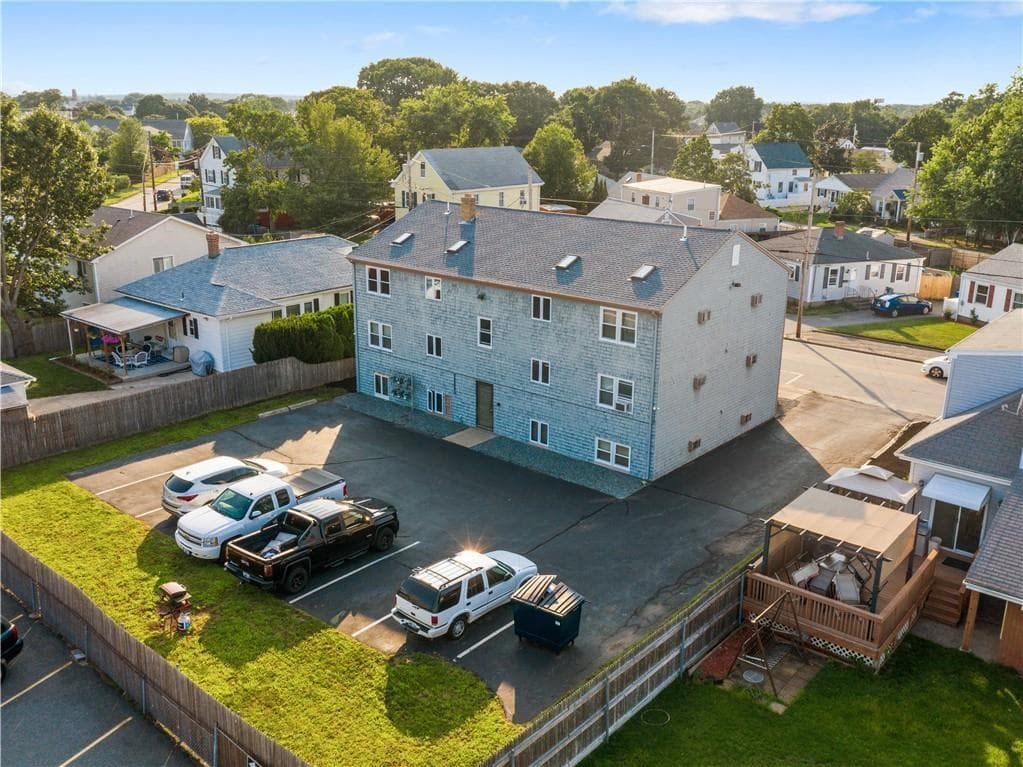 715 Cottage Street photo 3