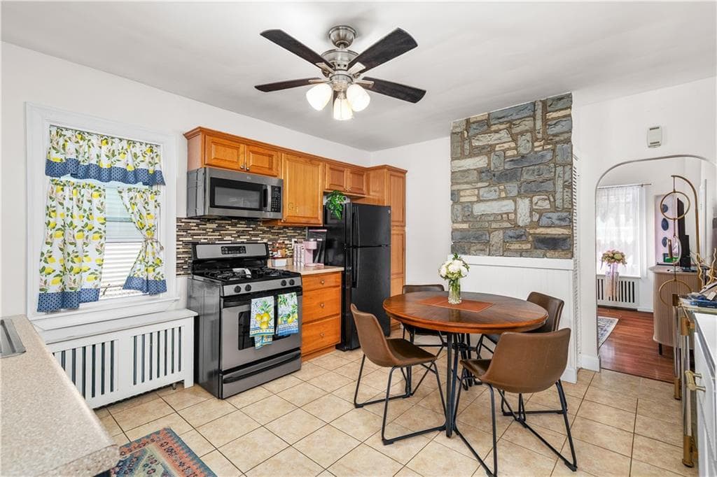 62 Mary Avenue photo 2