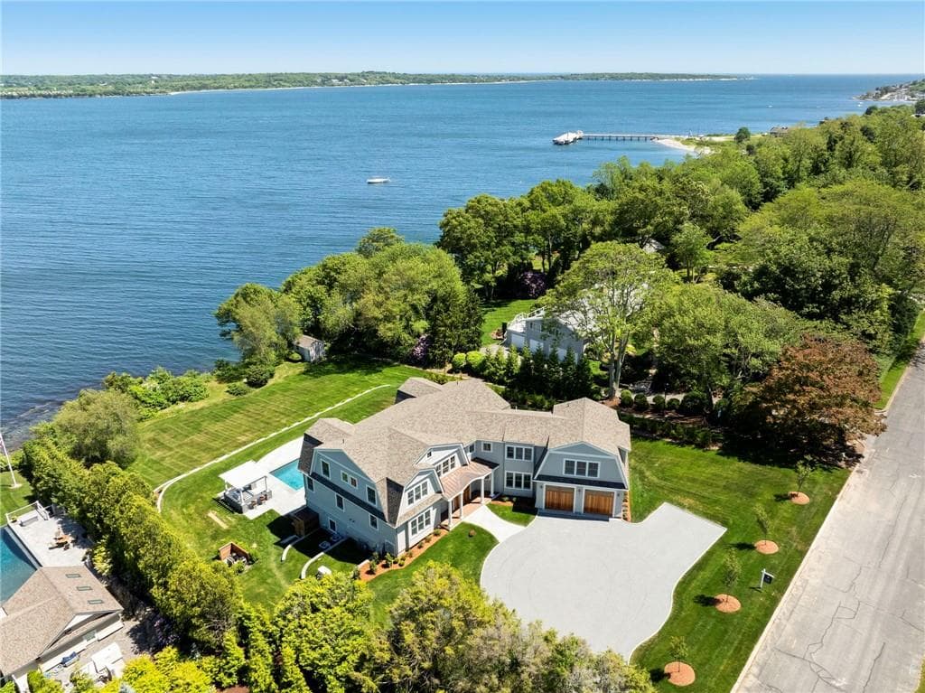 19 Searidge Drive photo 2