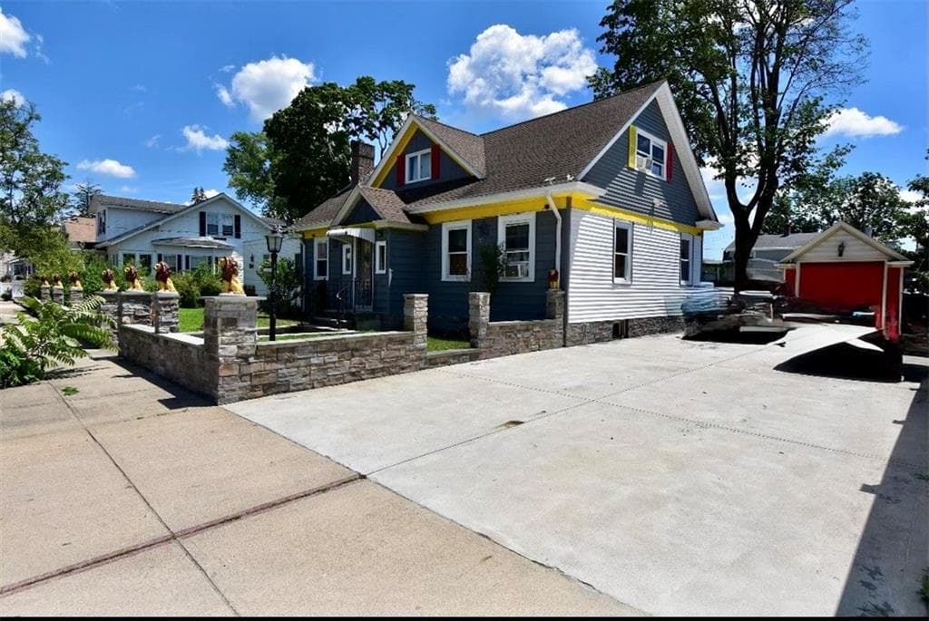 Single Family Residence at 262 West Forest Avenue, Pawtucket, photo 2 of 20