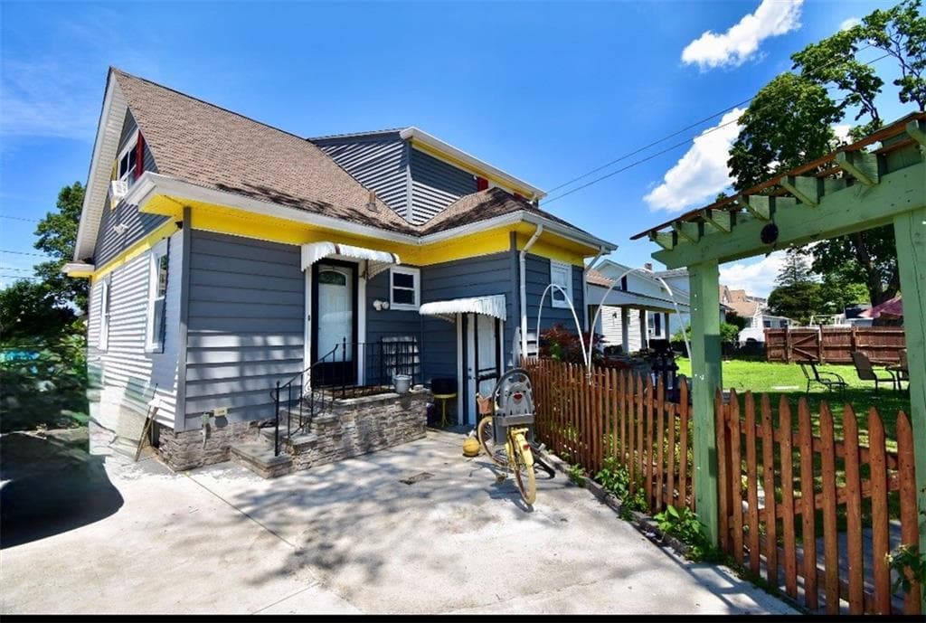 Single Family Residence at 262 West Forest Avenue, Pawtucket, photo 5 of 20