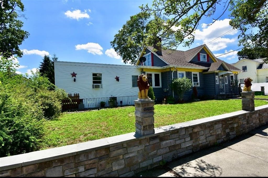 Single Family Residence at 262 West Forest Avenue, Pawtucket, photo 4 of 20
