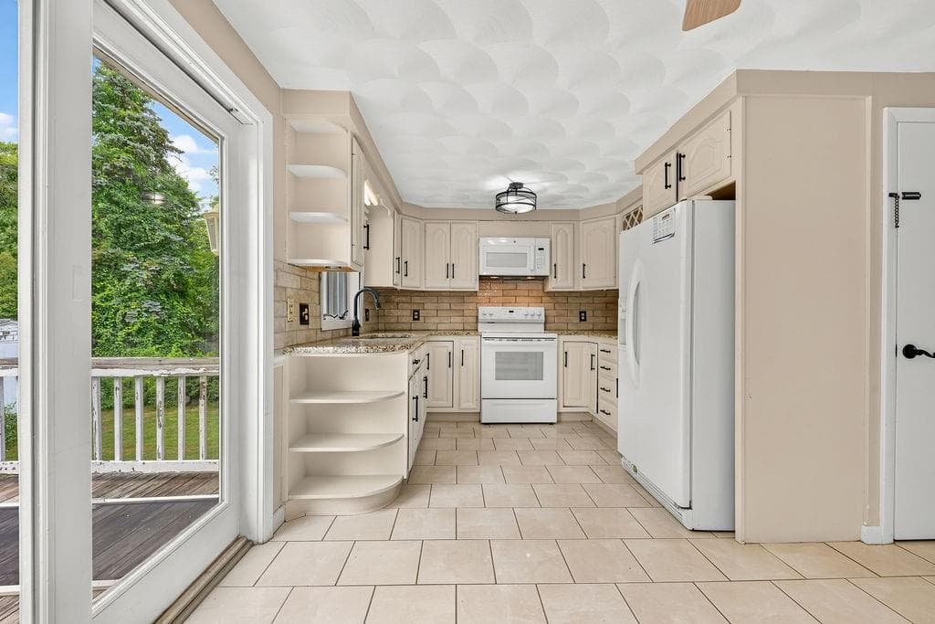 Single Family Residence at 12 Janet Drive, West Warwick, photo 7 of 18