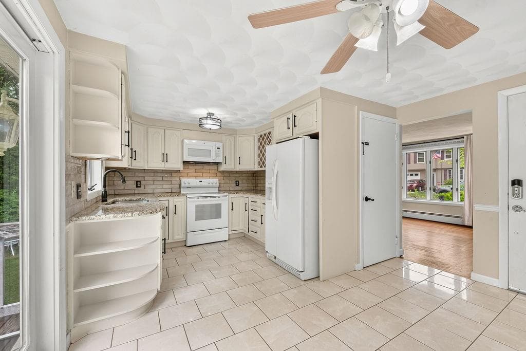 Single Family Residence at 12 Janet Drive, West Warwick, photo 8 of 18