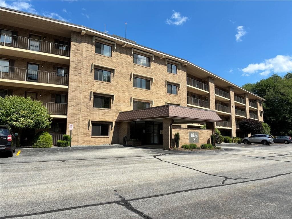 650 East Greenwich Avenue UNIT 3-305