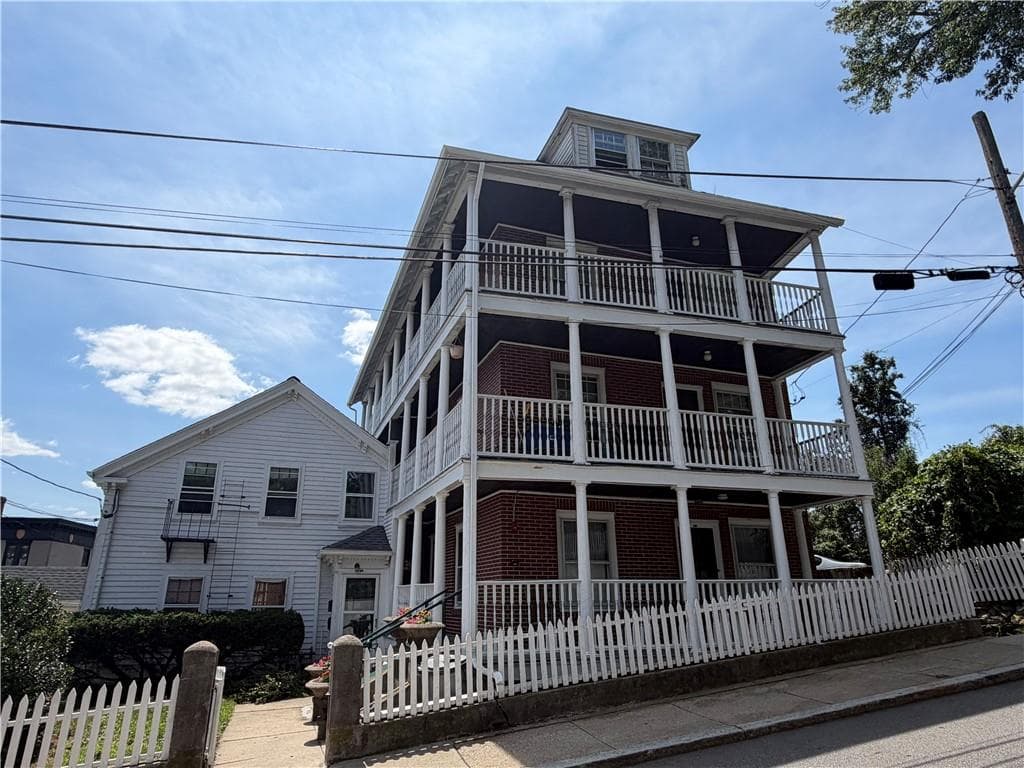 42 84 Church Street photo 2