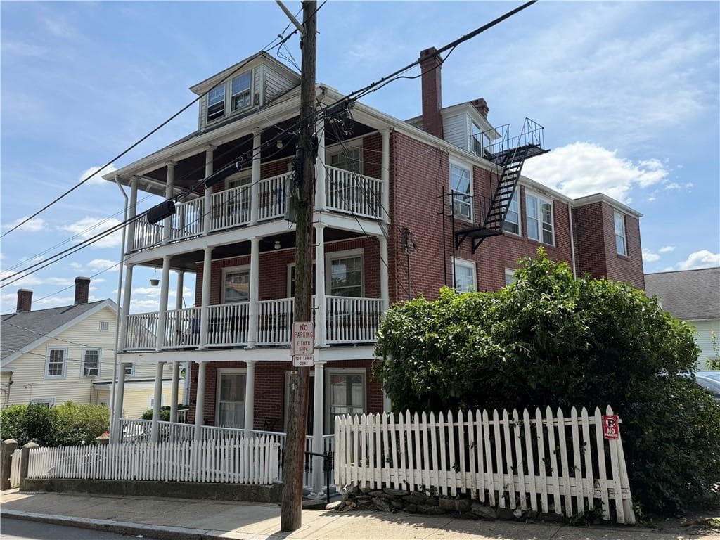 42 84 Church Street photo 3