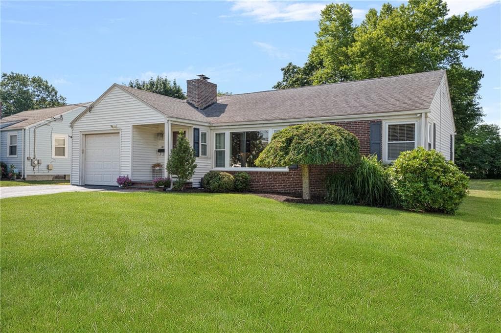 165 Garden City Drive photo 2
