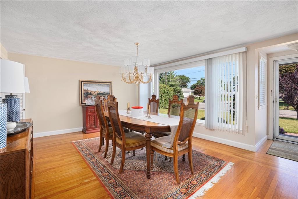 165 Garden City Drive photo 6