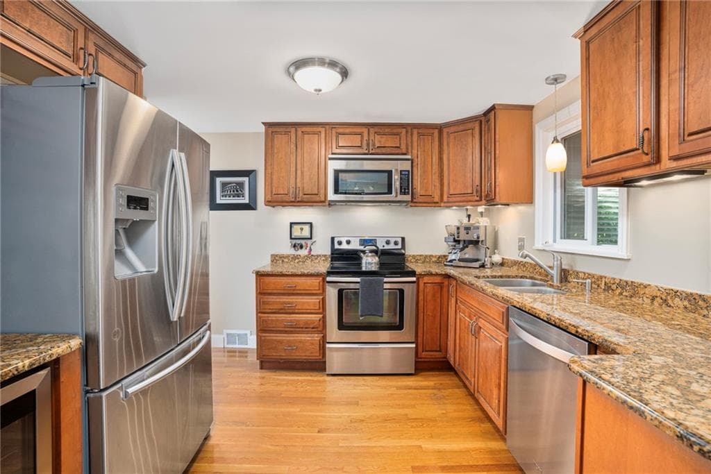165 Garden City Drive photo 12
