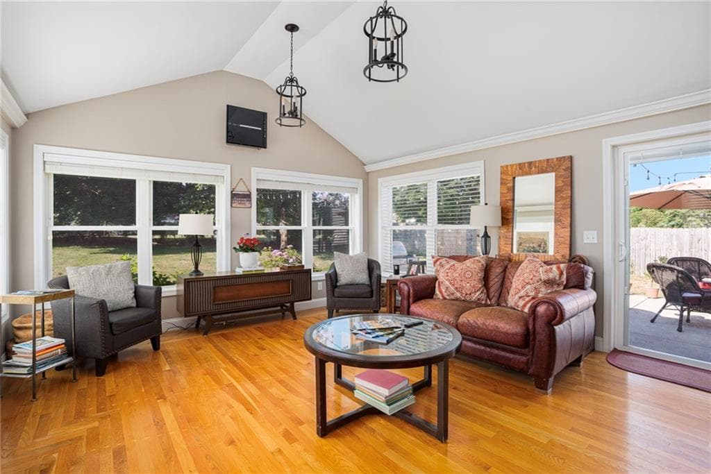 165 Garden City Drive photo 28