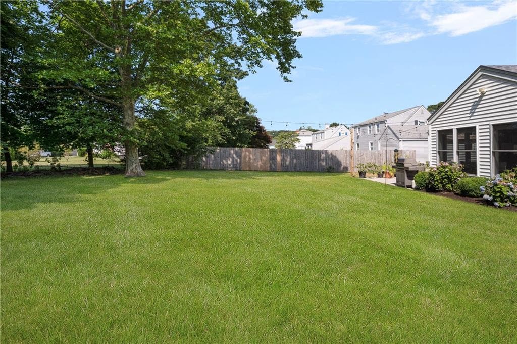 165 Garden City Drive photo 5