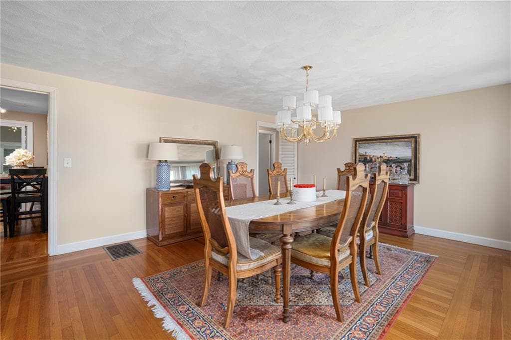 165 Garden City Drive photo 9
