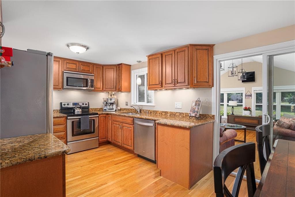 165 Garden City Drive photo 10