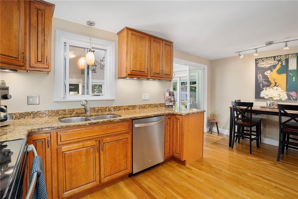 165 Garden City Drive photo 14