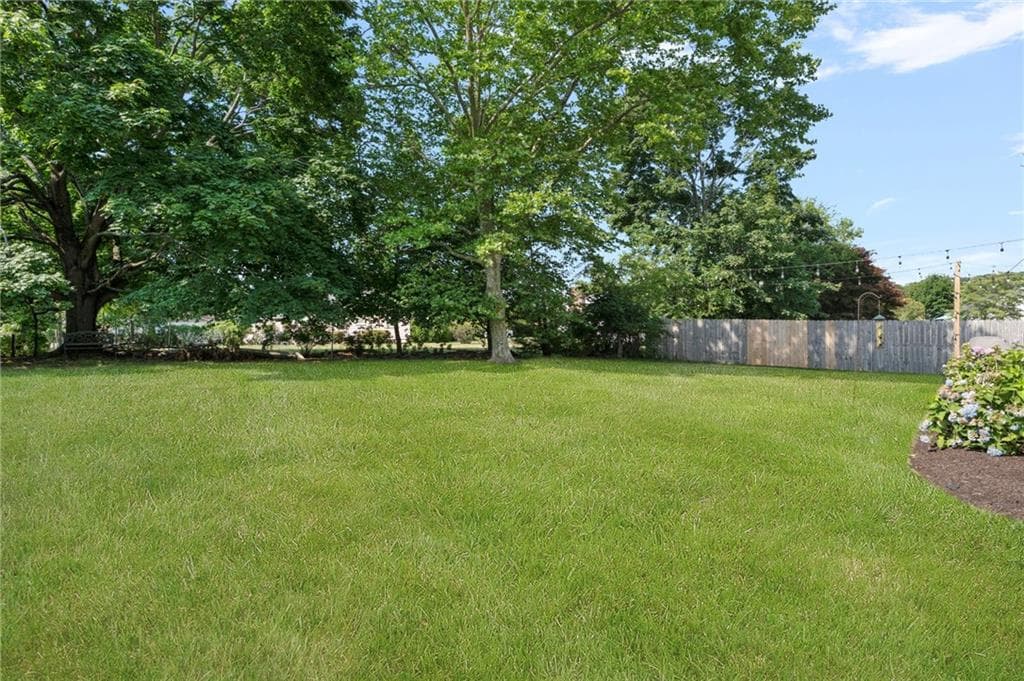 165 Garden City Drive photo 4