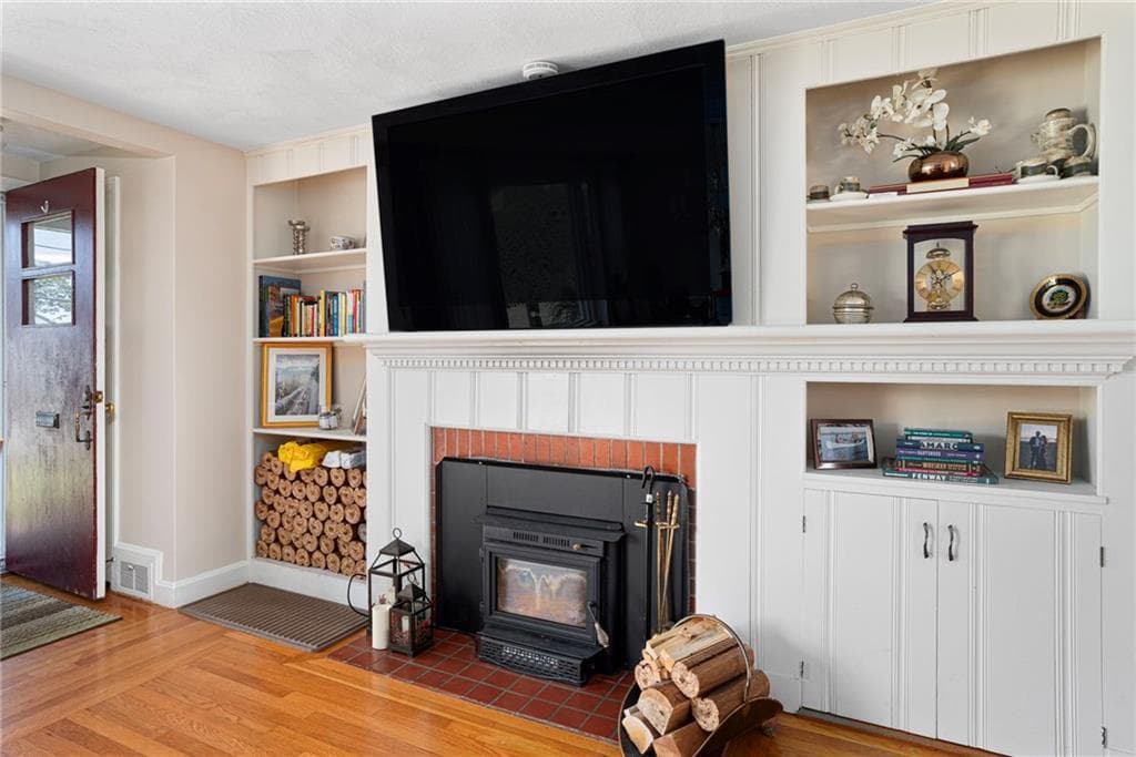 165 Garden City Drive photo 8