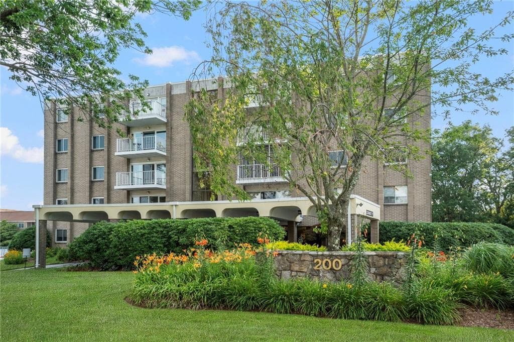 200 Hoffman Avenue UNIT 402