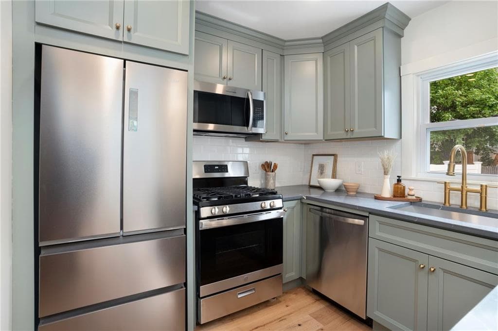 54 56 Grand View Street photo 17