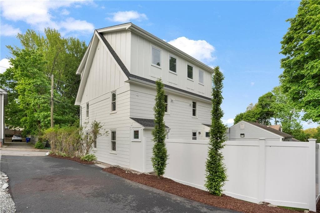 54 56 Grand View Street photo 4