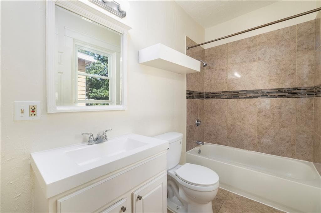 559 Branch Avenue photo 30