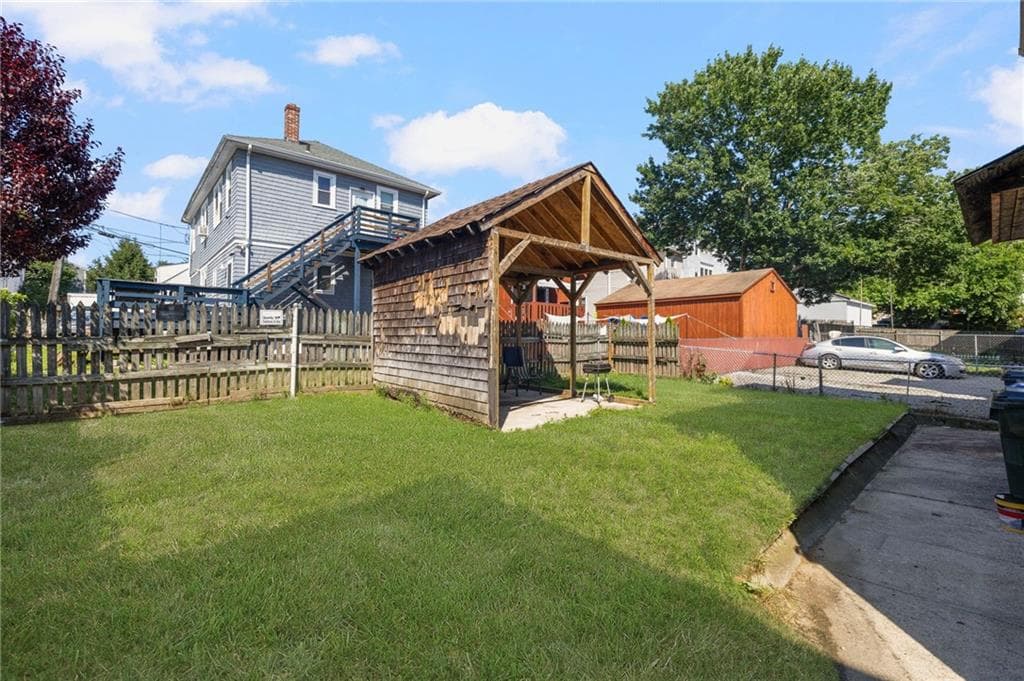 559 Branch Avenue photo 45