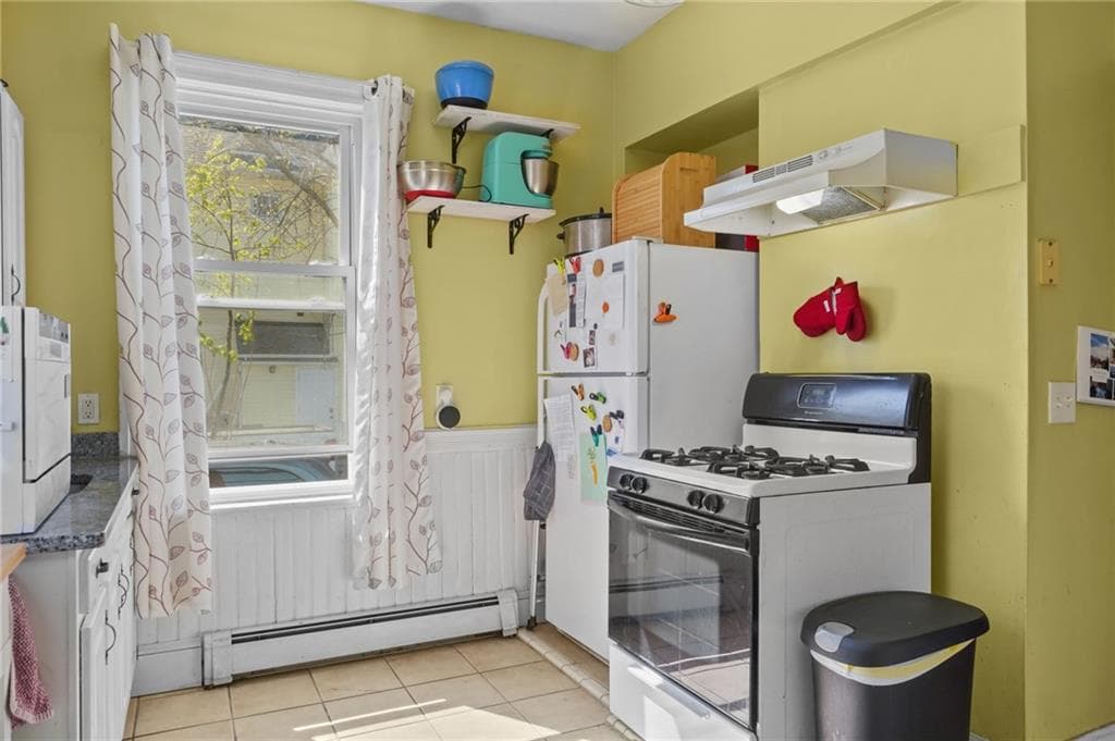 Multi Family at 98 Andem St. Street, Providence, photo 6 of 50