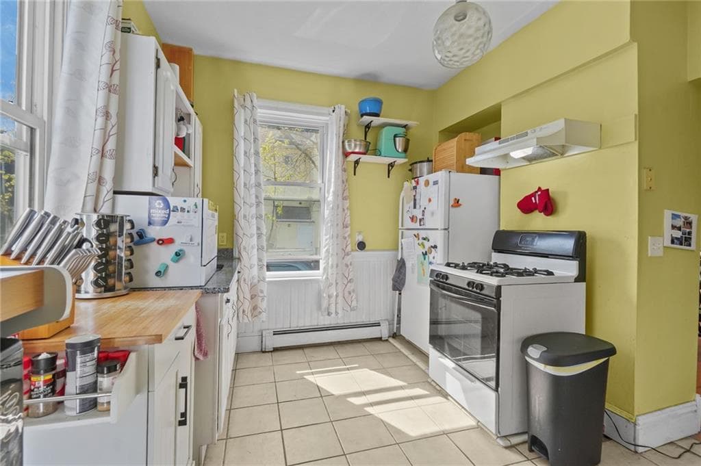 Multi Family at 98 Andem St. Street, Providence, photo 9 of 50