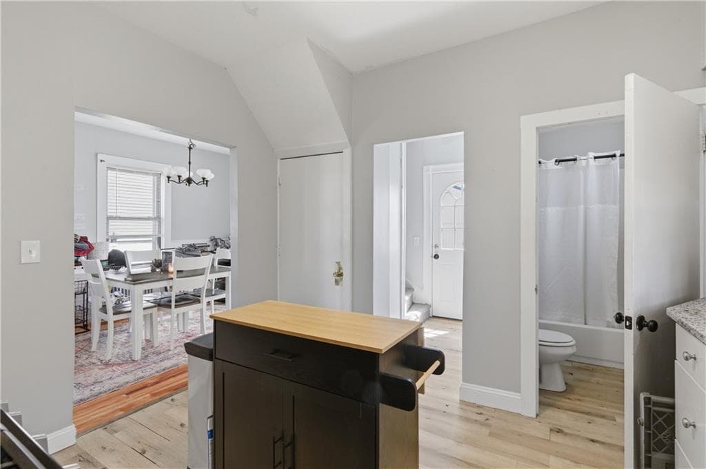 25 Hoppin Avenue photo 6