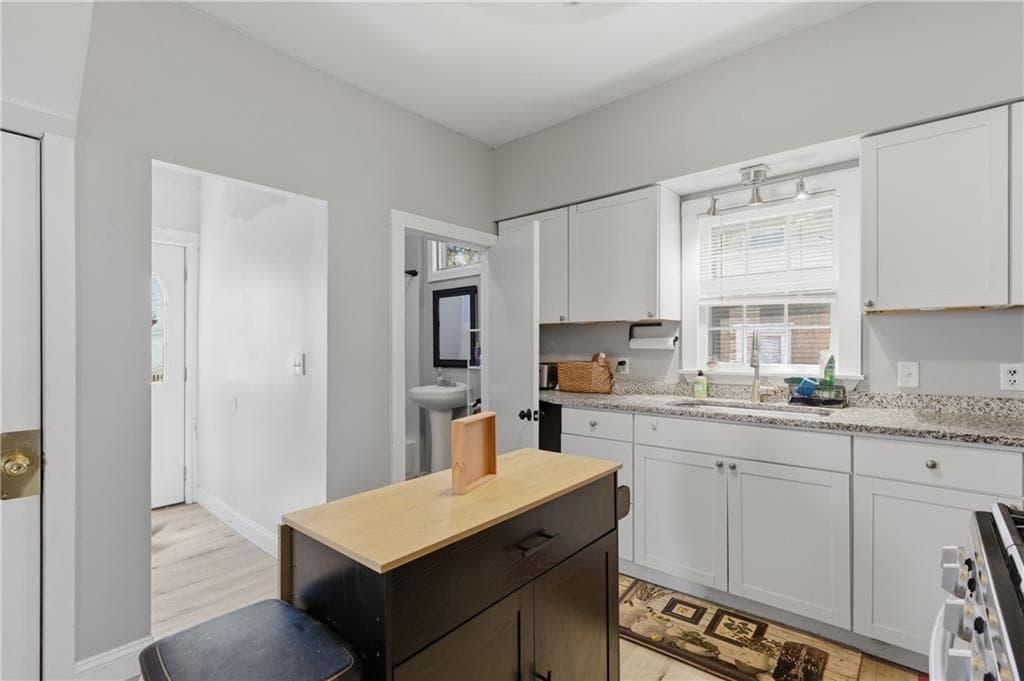 25 Hoppin Avenue photo 5