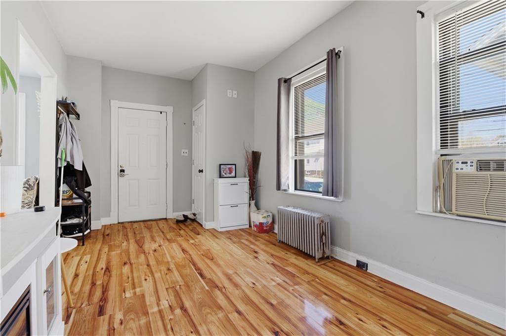 25 Hoppin Avenue photo 9