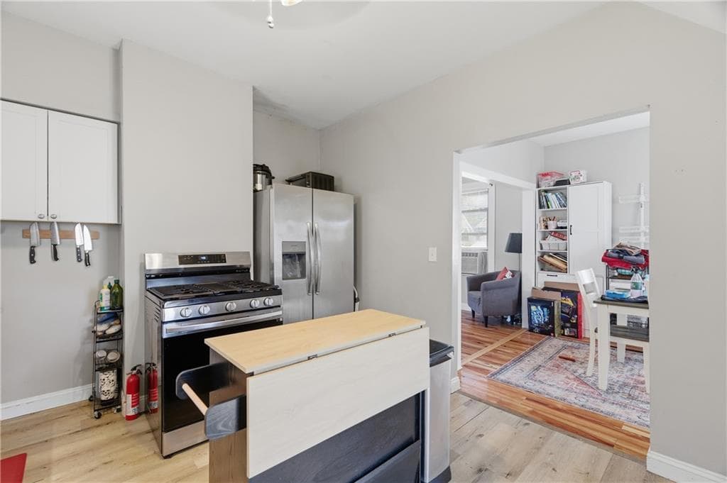 25 Hoppin Avenue photo 4
