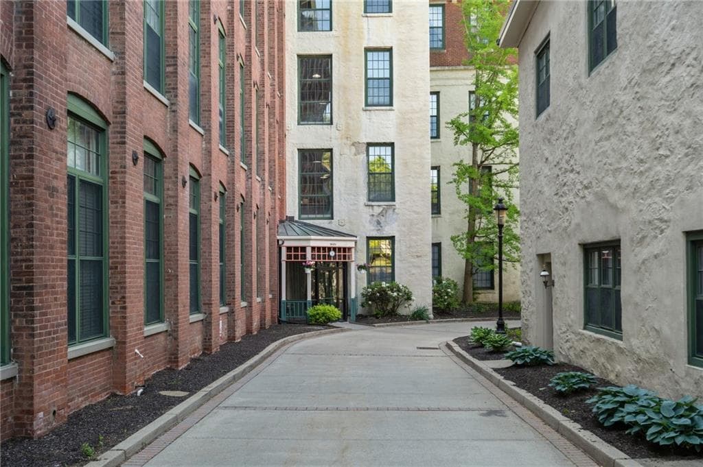 15 Higgins Street UNIT 109