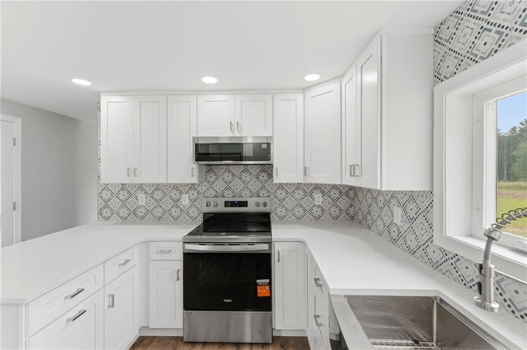 Single Family Residence at 109 Hudson Pond Road, West Greenwich, photo 4 of 44