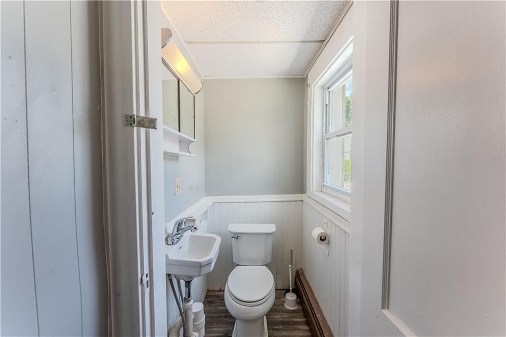 492 Warren Avenue photo 12