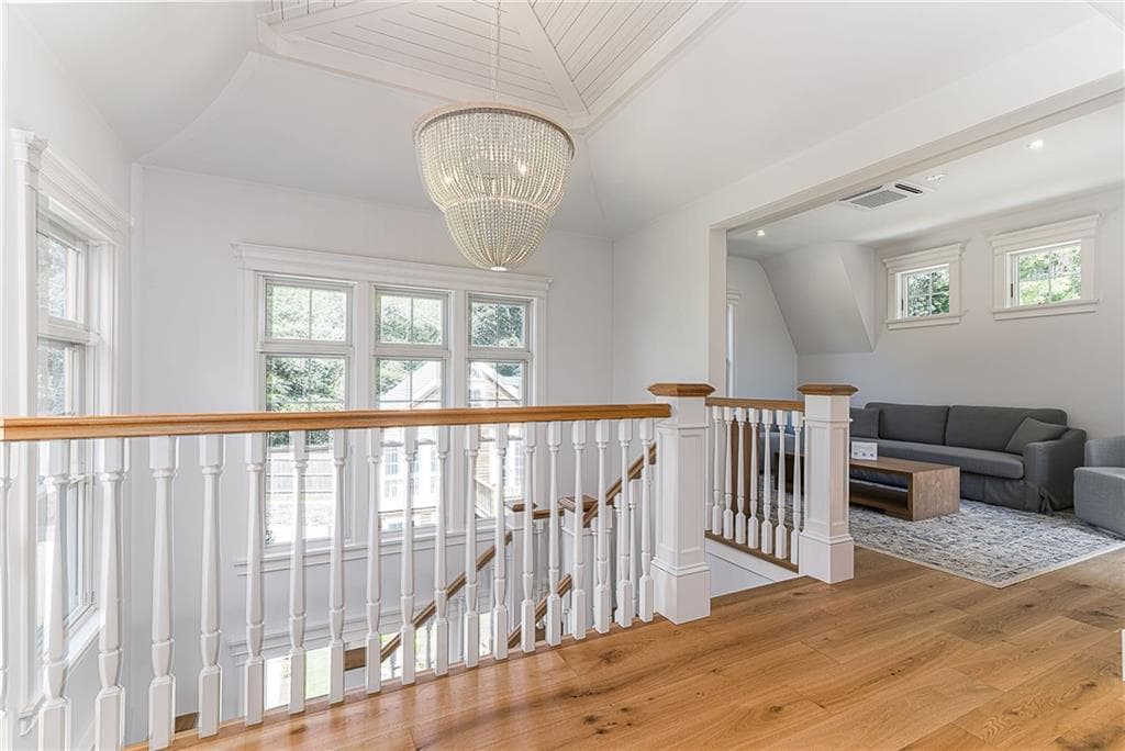 17 19 East Hills Road photo 23