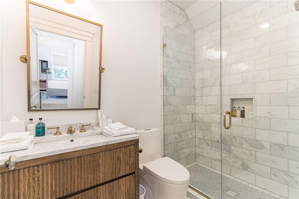 17 19 East Hills Road photo 27