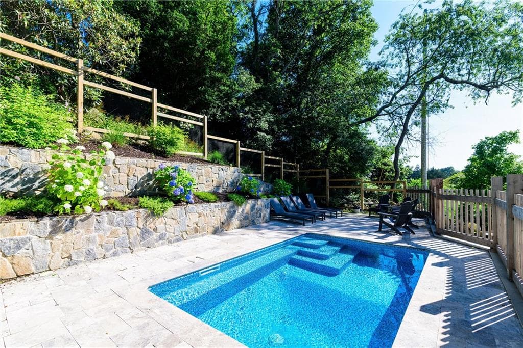 17 19 East Hills Road photo 6
