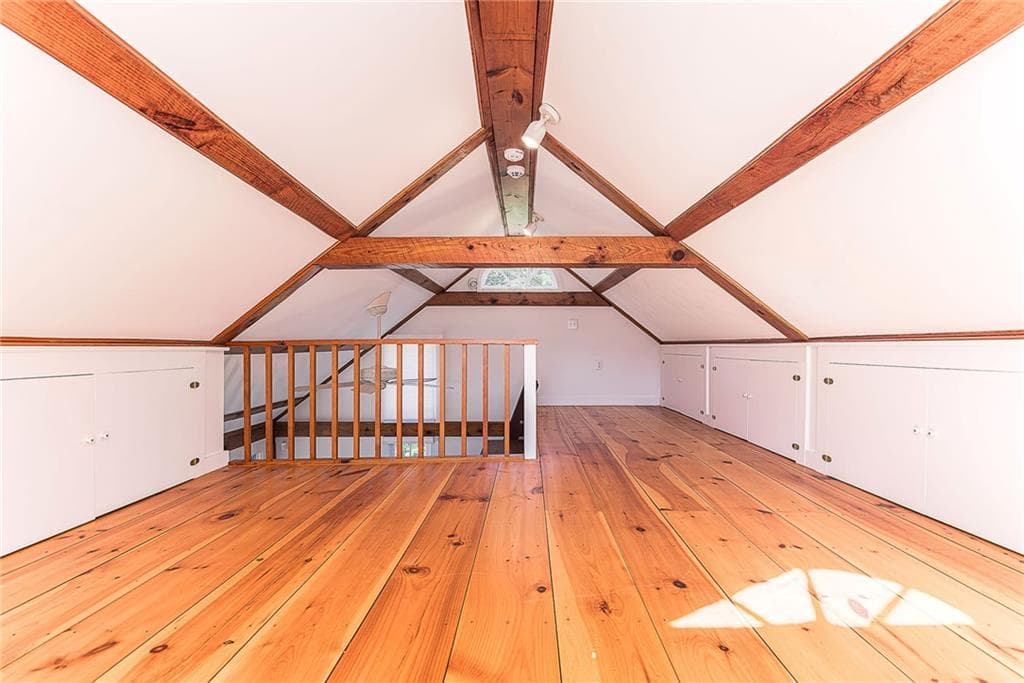 17 19 East Hills Road photo 42