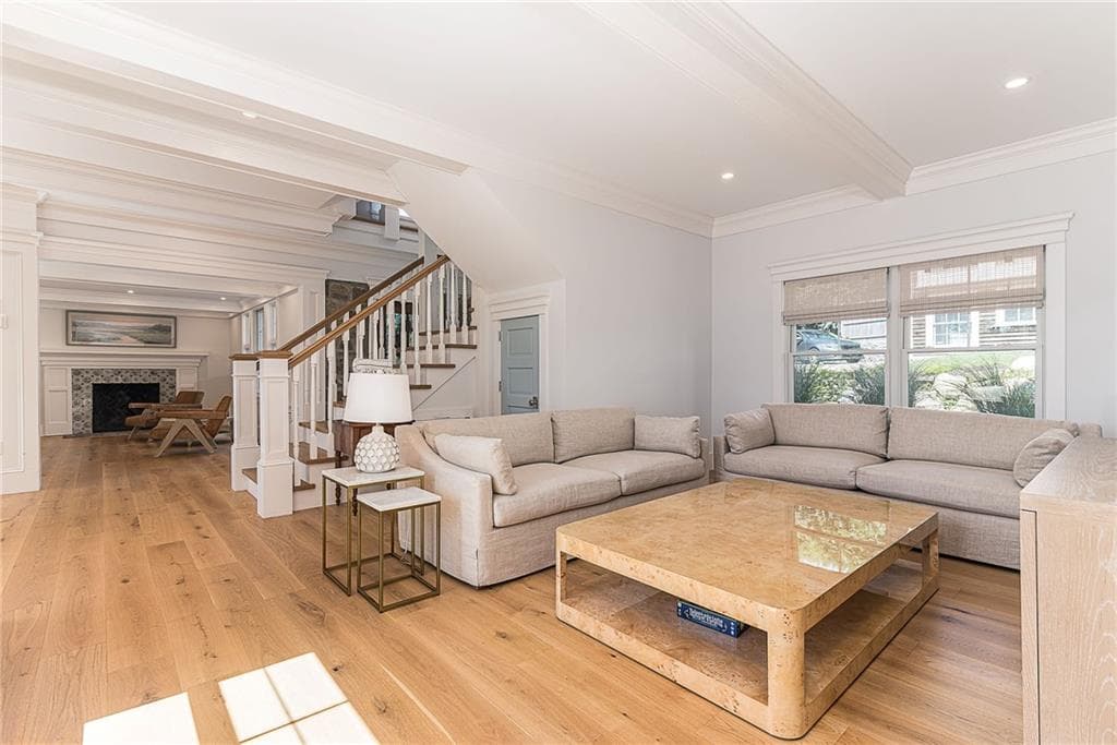 17 19 East Hills Road photo 13