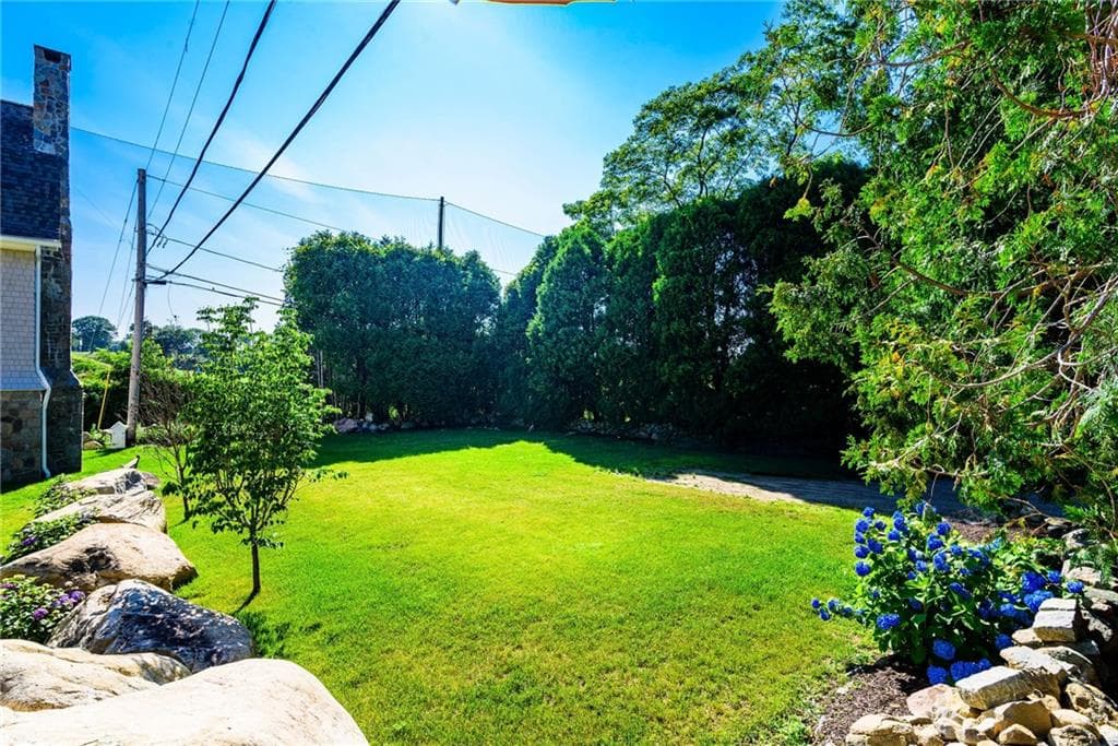 17 19 East Hills Road photo 47